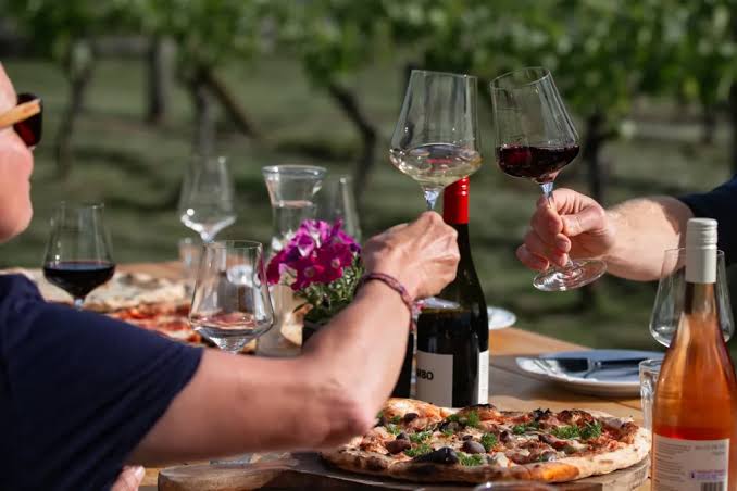 Wine Buying Guide: The Best Wines for Brunch, Picnics & BBQs